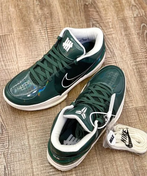NIKE KOBE 4 x  UNDEFEATED MILWAUKEE BUCKS