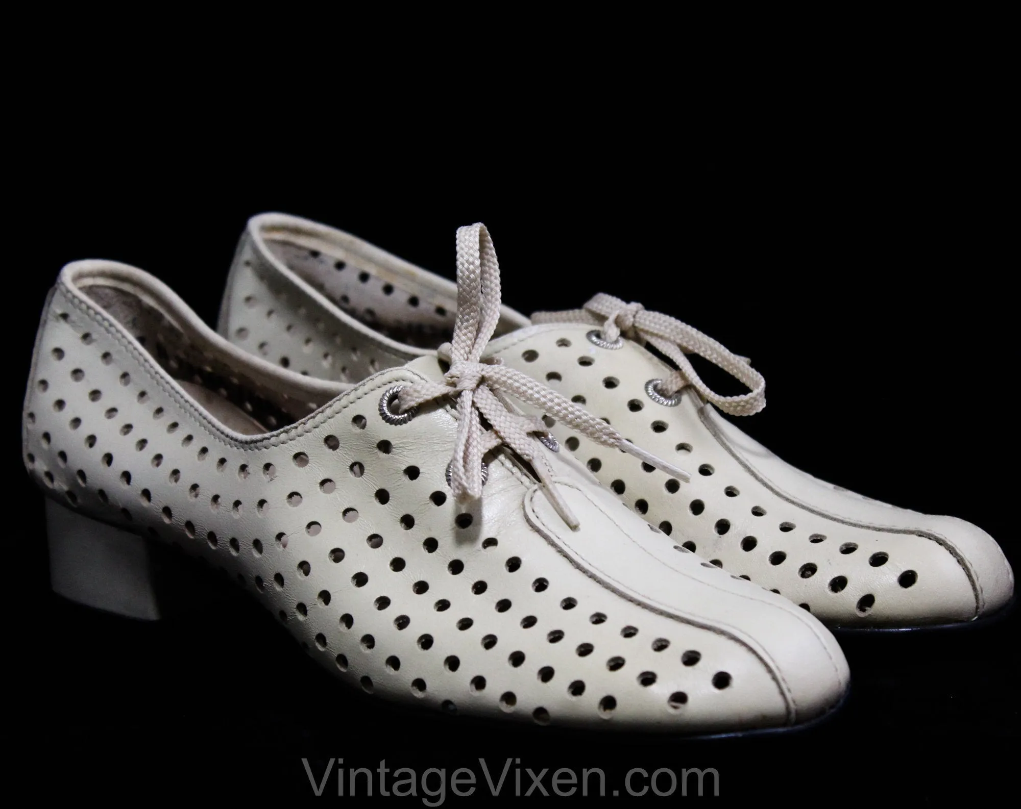 Size 7 1960s Shoes - Never Worn Beige Mod 60s Pumps - 1920s Flapper Inspired Lace Up Oxfords - Perforated Leather - 7 N - 7N - 50616-1